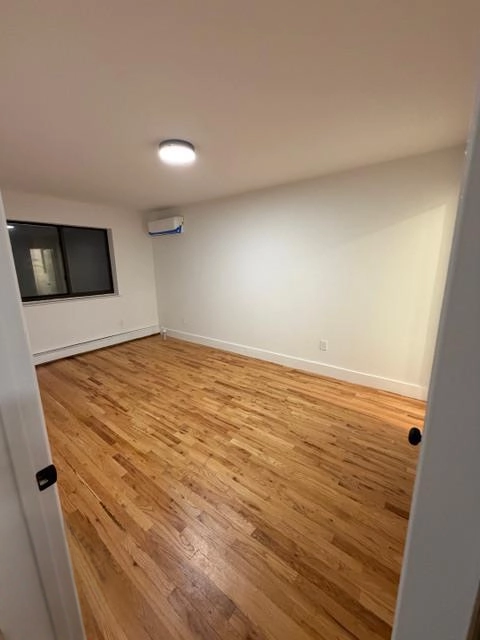 Nowe 3 sypialnie w Middle Village, Queens - blisko metra i udogodnień