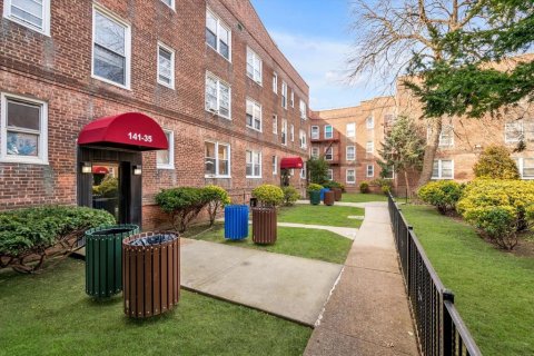 Wyremontowane mieszkanie 1 sypialniowe w Kew Garden Hills, Queens - 1