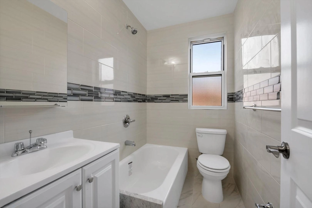 Wyremontowane mieszkanie 1 sypialniowe w Kew Garden Hills, Queens - 8