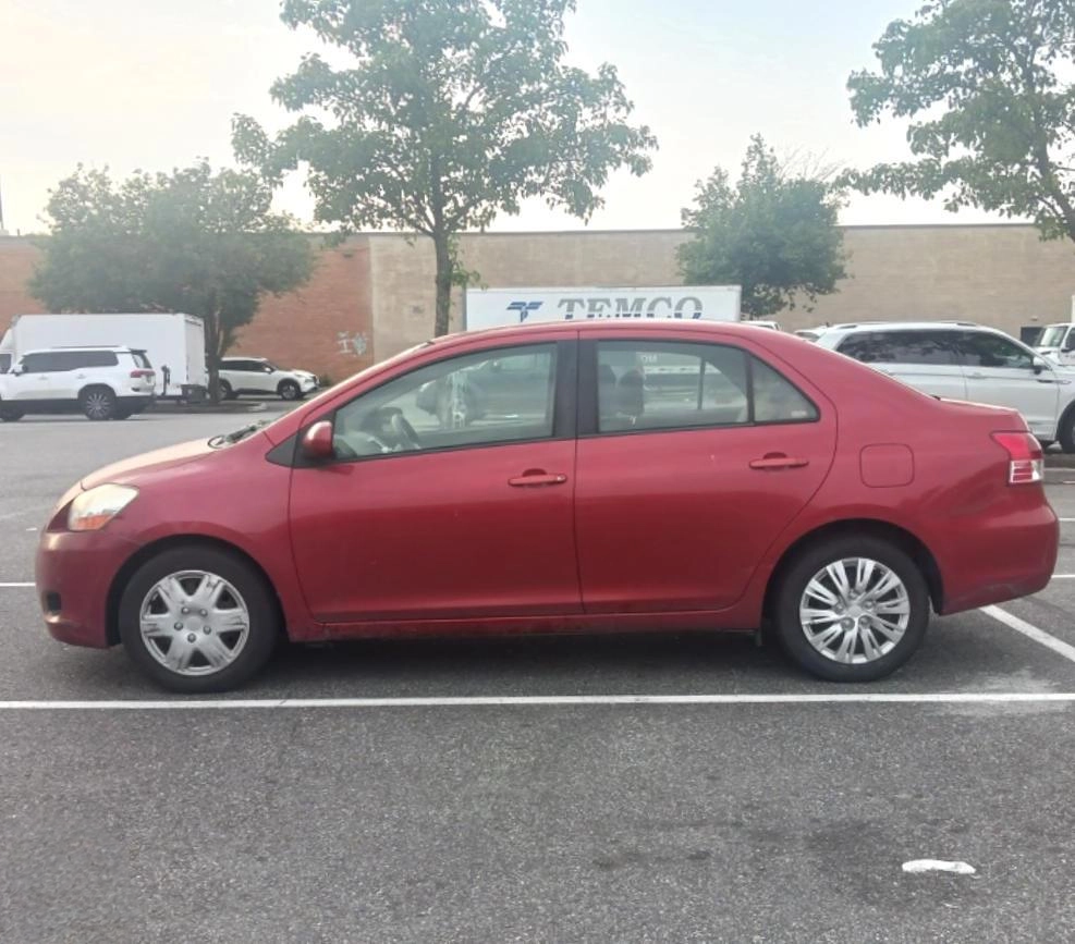 2009 Toyota Yaris - Automat, 4-drzwi, Dobry Stan, 110000 mil