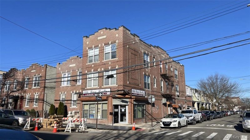 5-family house with two shops in Middle Village, Queens