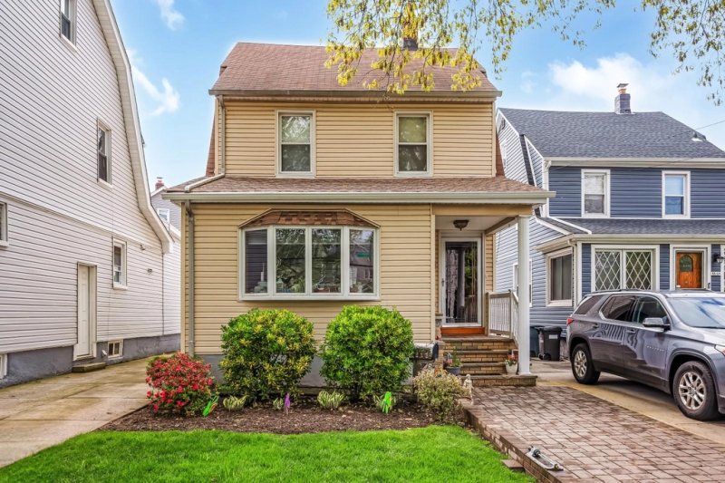 Charming Expanded Home in Bellerose - Coming Soon May 16!