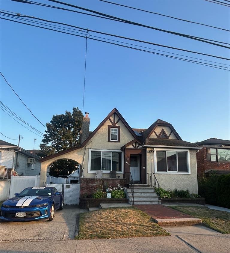Urokliwy dom dwurodzinny w Howard Beach, Queens - idealna inwestycja!