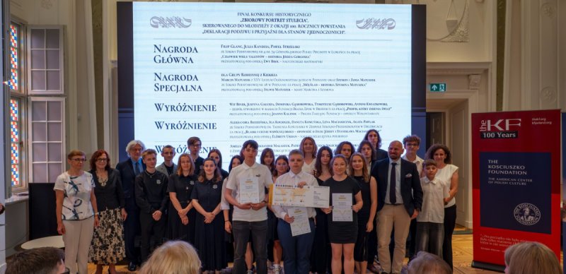 Książę-Chłop: Thaddeus Kosciuszko i wiek rewolucji autorstwa Alexa Storozynskiego wybrana do Kolekcji Książek Ambasadorów UE świętującej 250. urodziny Ameryki